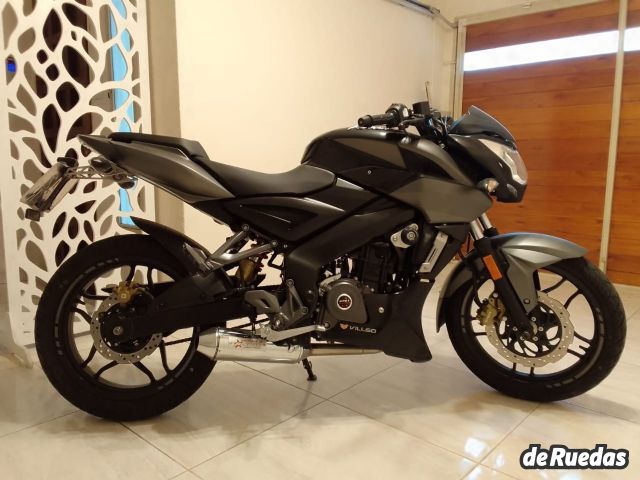 Bajaj Rouser Usada en Córdoba, deRuedas