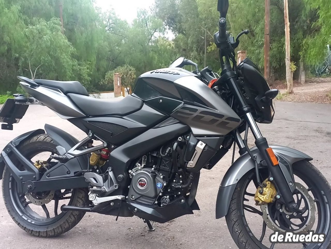 Bajaj Rouser Usada en Mendoza, deRuedas