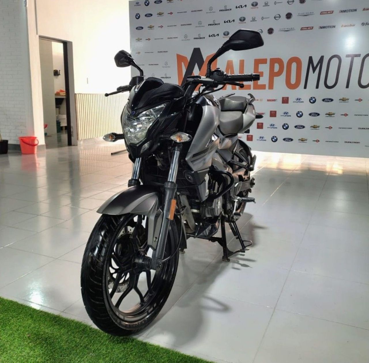 Bajaj Rouser Usada en Mendoza, deRuedas