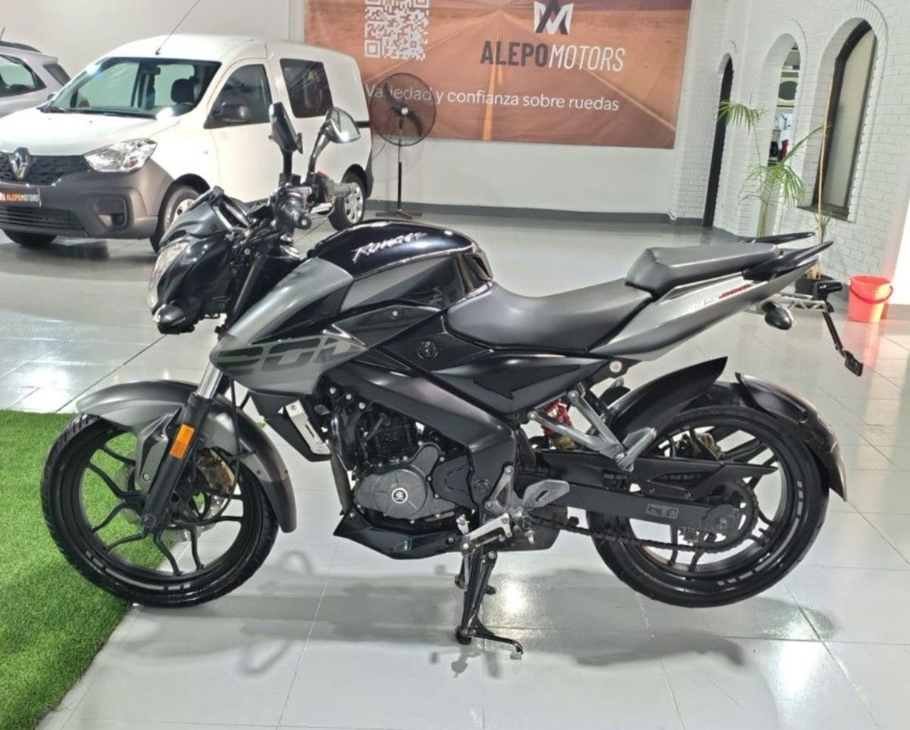 Bajaj Rouser Usada en Mendoza, deRuedas