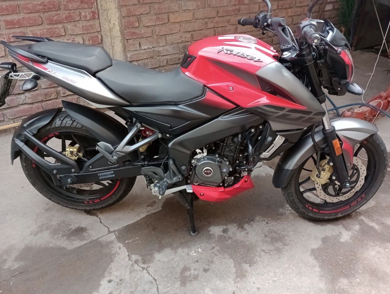 Bajaj Rouser Usada en Mendoza, deRuedas