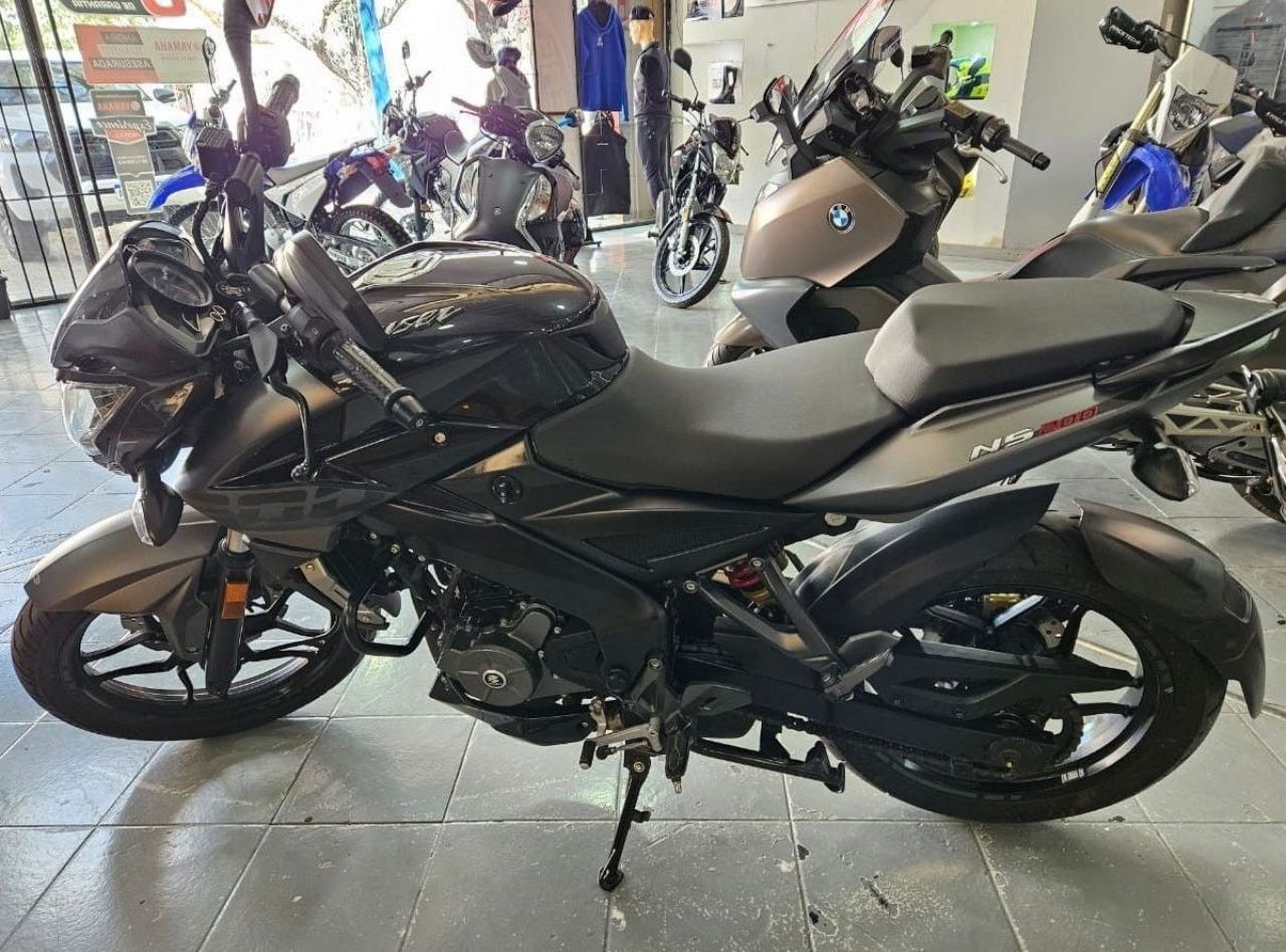 Bajaj Rouser Usada en Mendoza, deRuedas