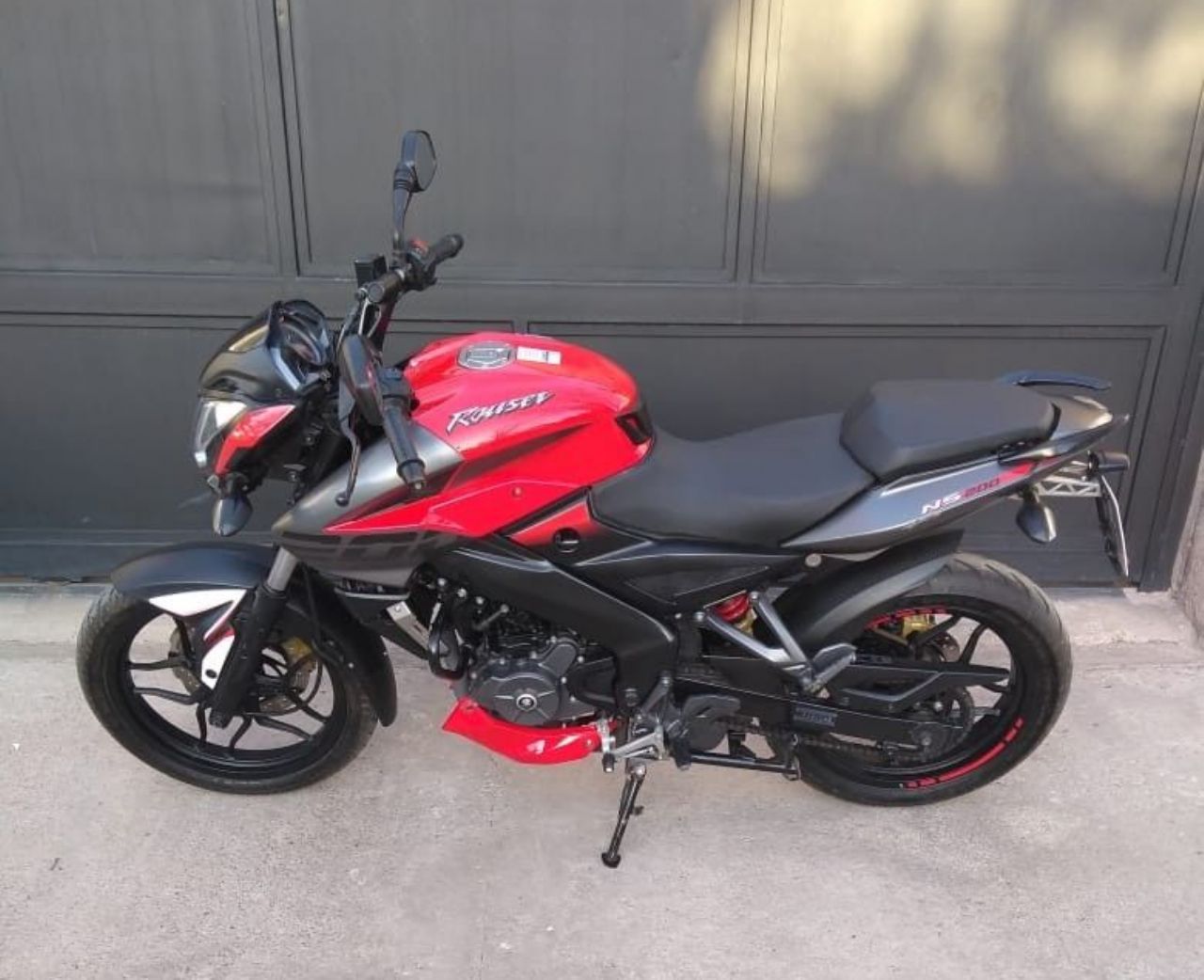 Bajaj Rouser Usada en Mendoza, deRuedas