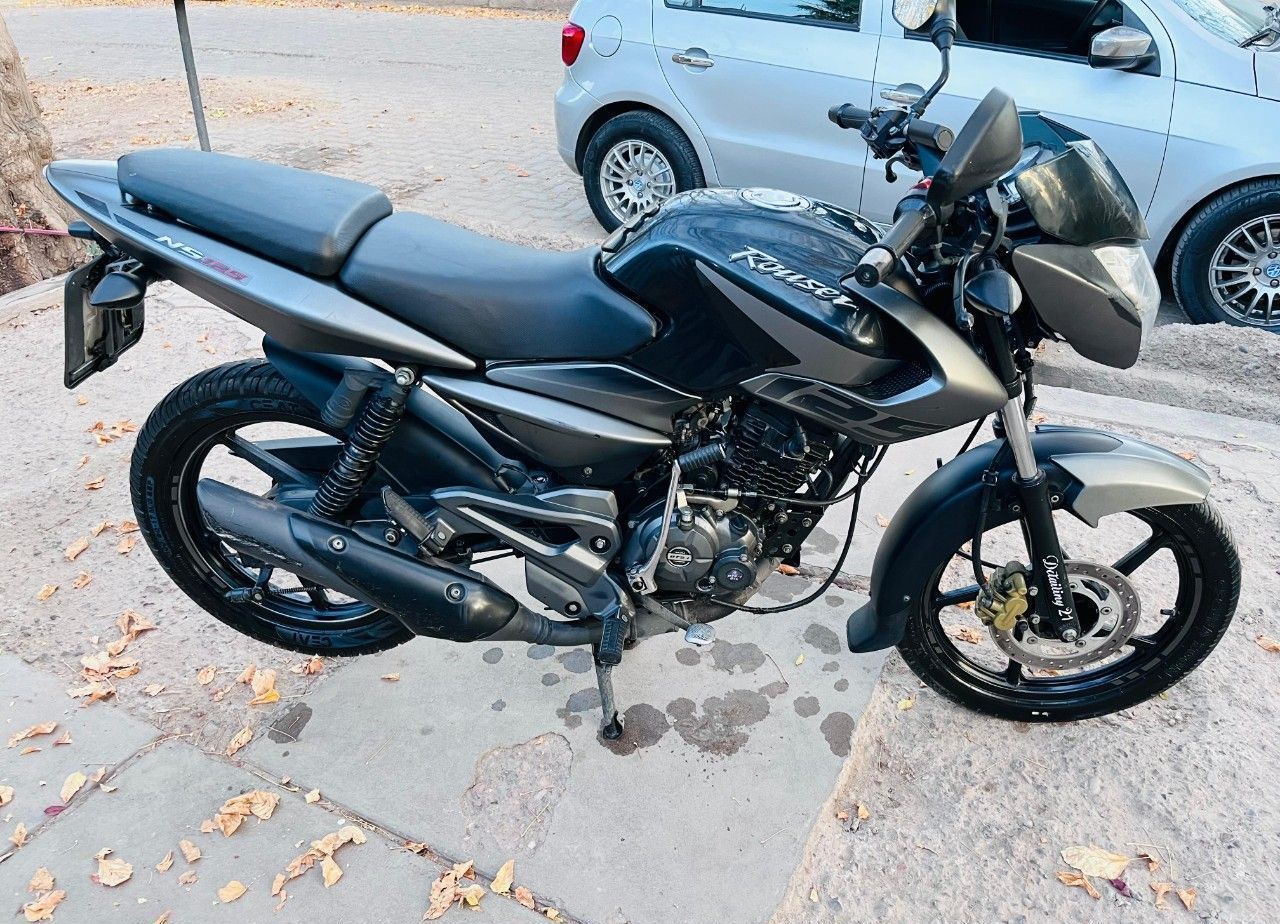 Bajaj Rouser Usada en Mendoza, deRuedas
