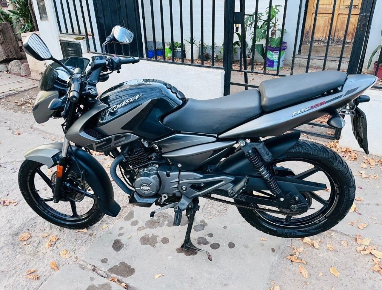Bajaj Rouser Usada en Mendoza, deRuedas