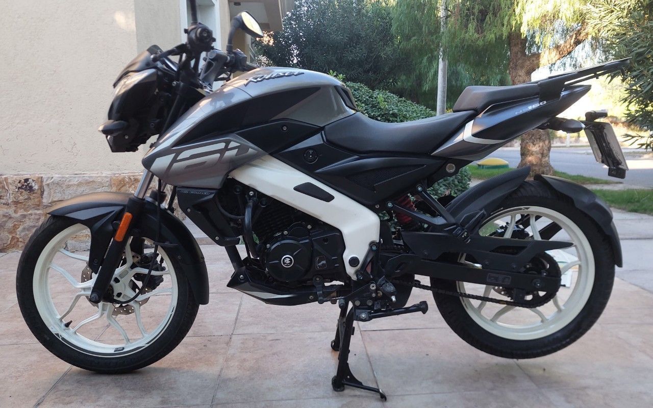 Bajaj Rouser Usada en Mendoza, deRuedas