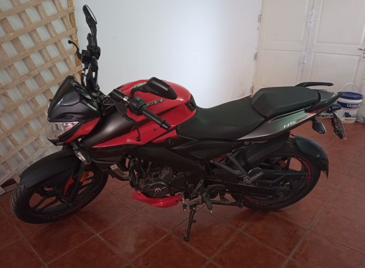 Bajaj Rouser Usada en Mendoza, deRuedas