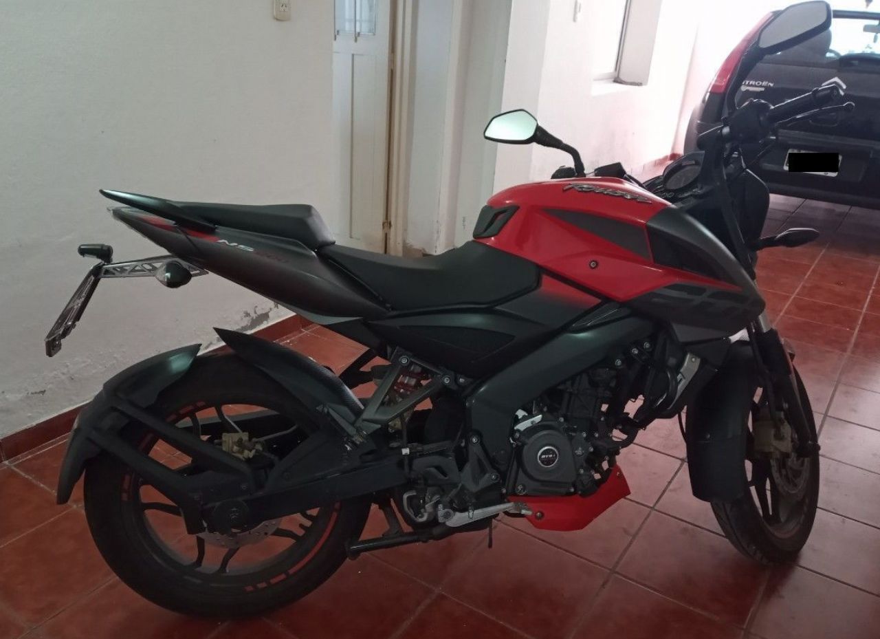 Bajaj Rouser Usada en Mendoza, deRuedas