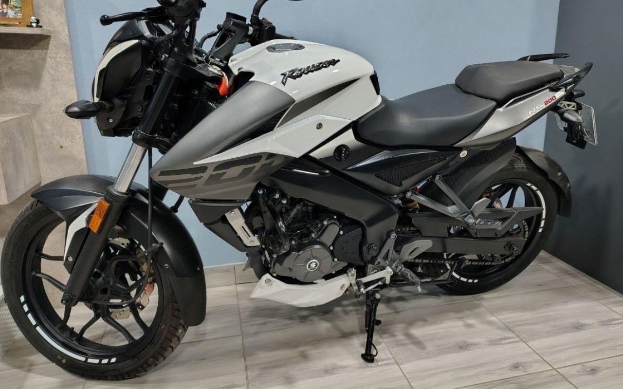 Bajaj Rouser Usada en Mendoza, deRuedas