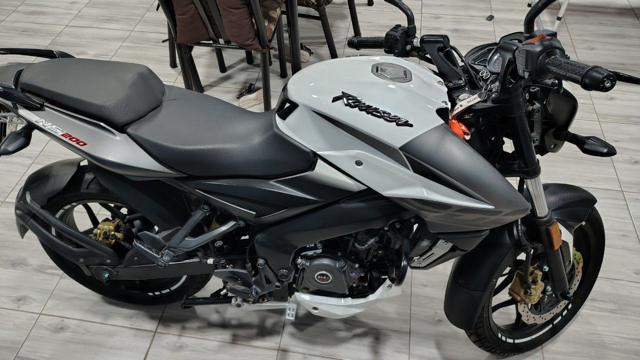 Bajaj Rouser Usada en Mendoza, deRuedas