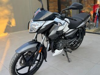 Bajaj Rouser Usada en San Juan