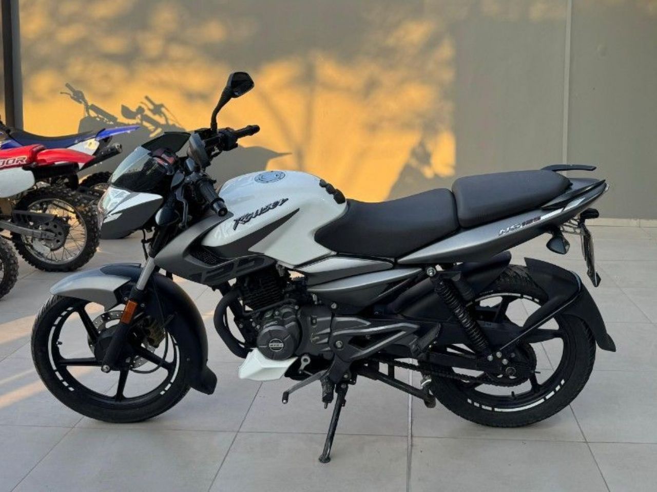 Bajaj Rouser Usada en San Juan, deRuedas