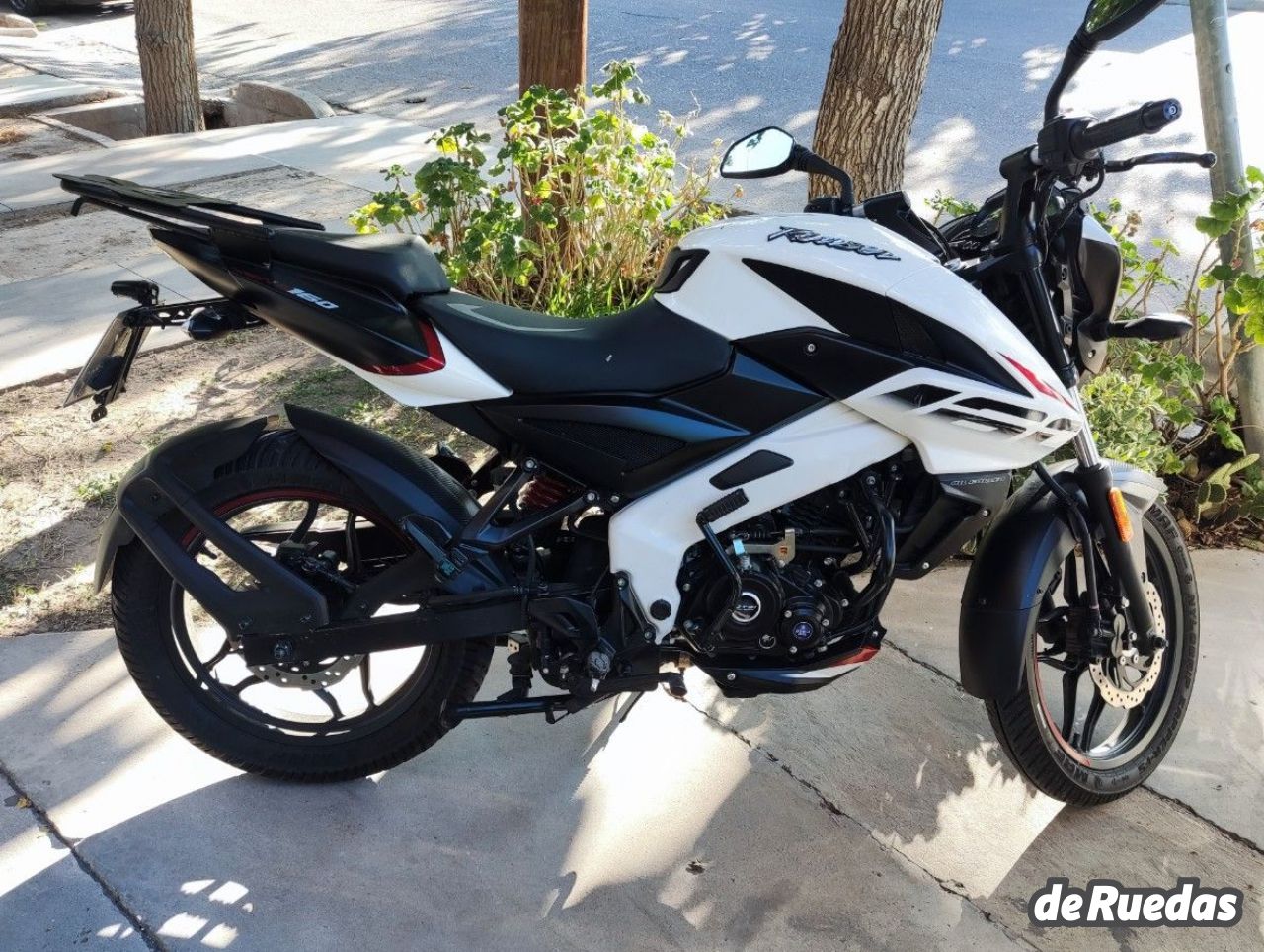 Bajaj Rouser Usada en Mendoza, deRuedas