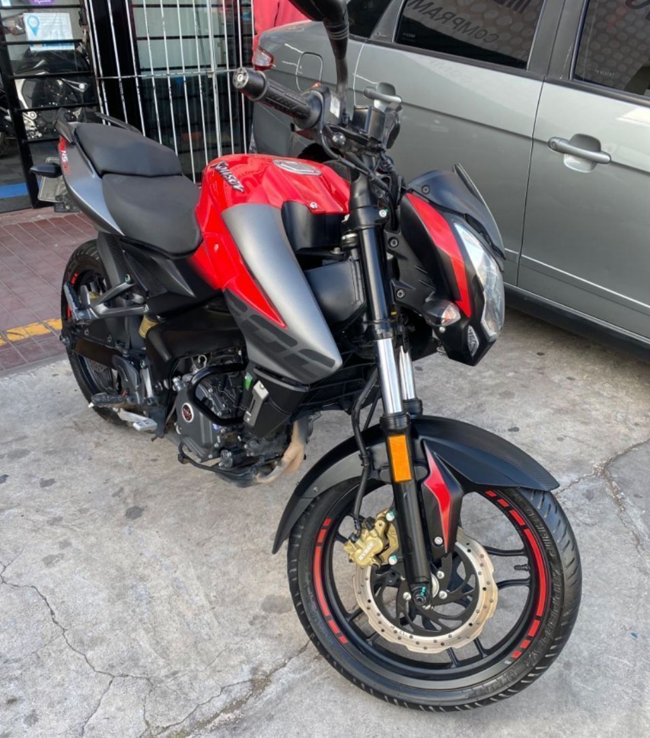 Bajaj Rouser Usada en Mendoza, deRuedas