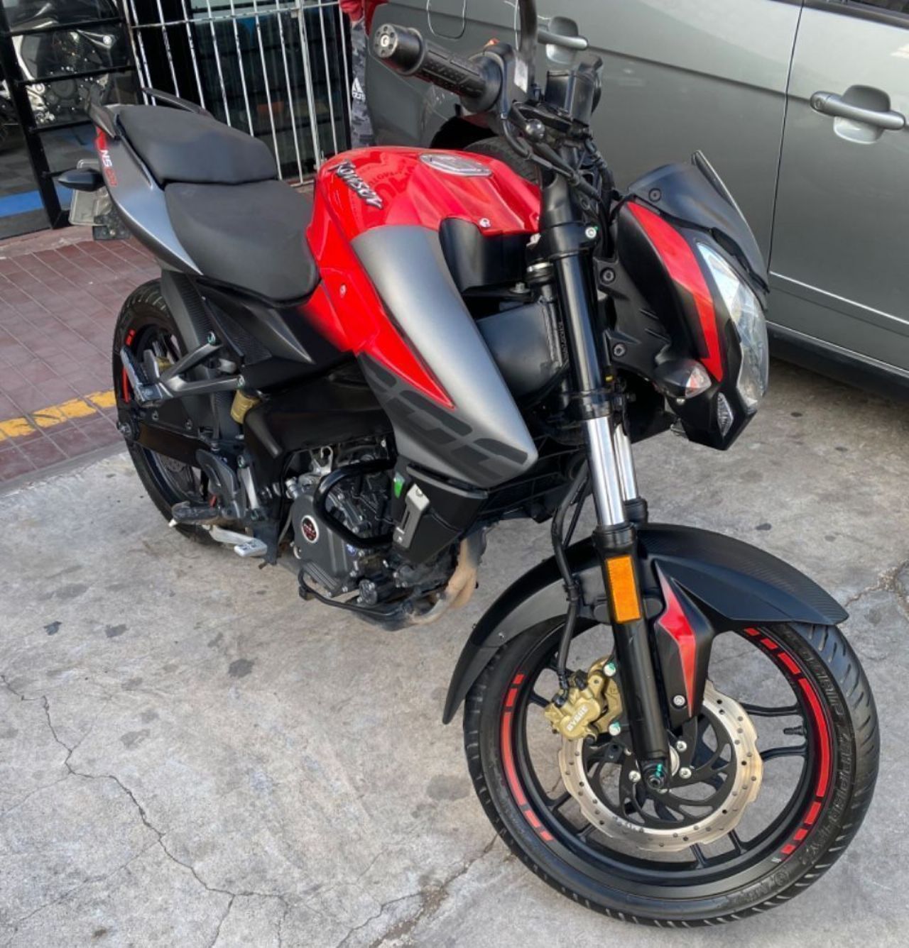 Bajaj Rouser Usada en Mendoza, deRuedas