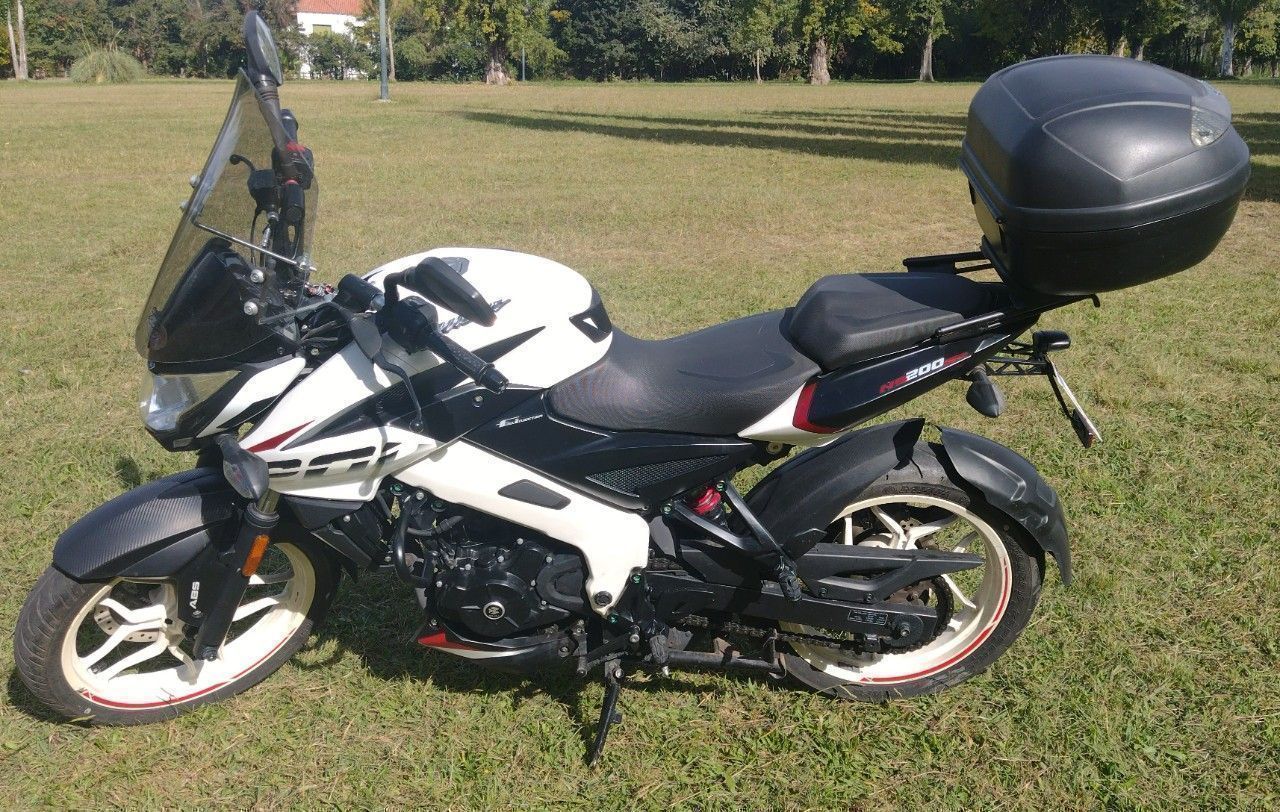 Bajaj Rouser Usada en Mendoza, deRuedas