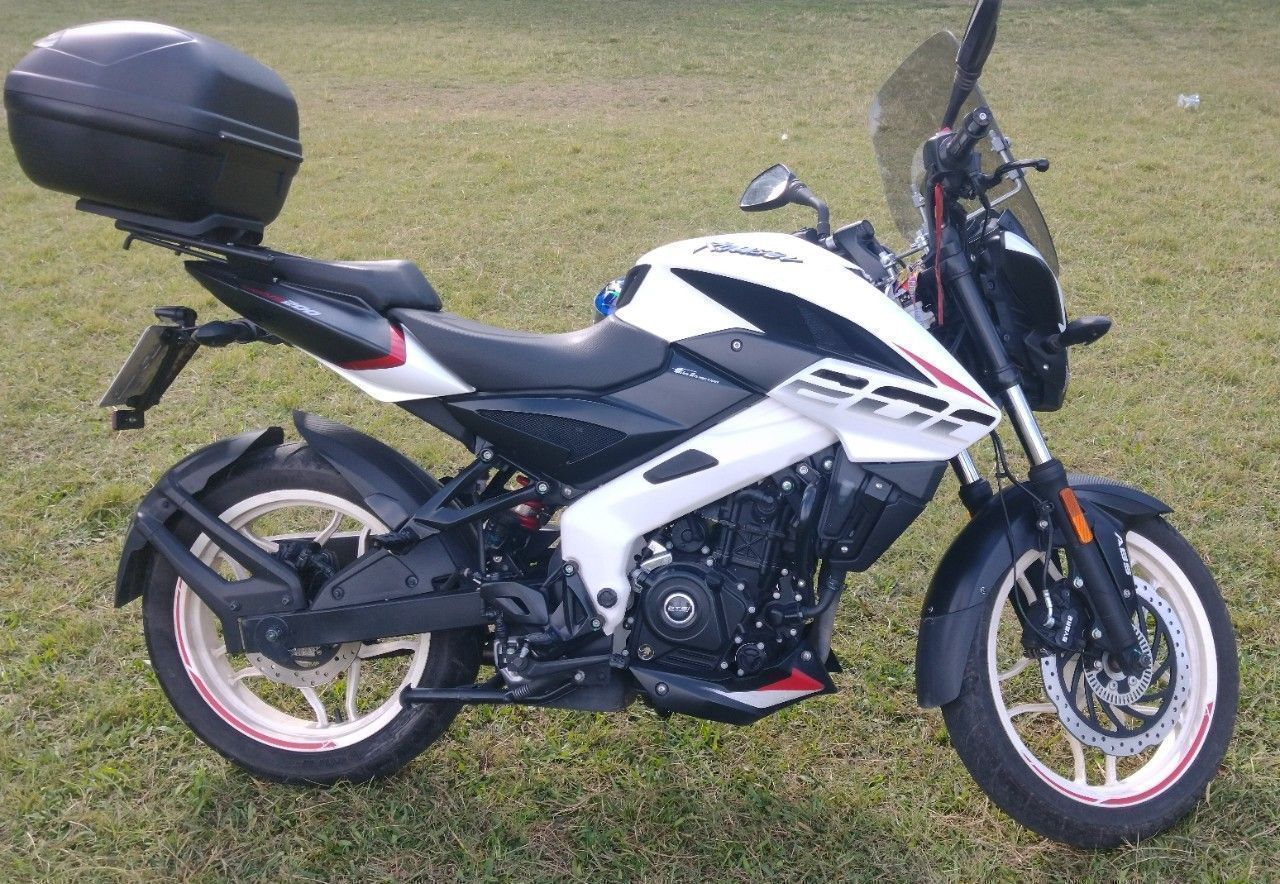 Bajaj Rouser Usada en Mendoza, deRuedas
