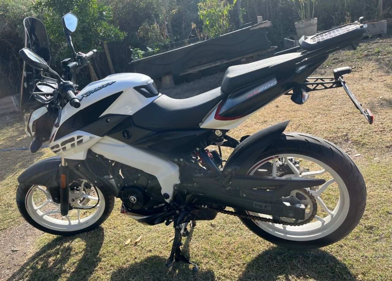 Bajaj Rouser Usada en Mendoza, deRuedas