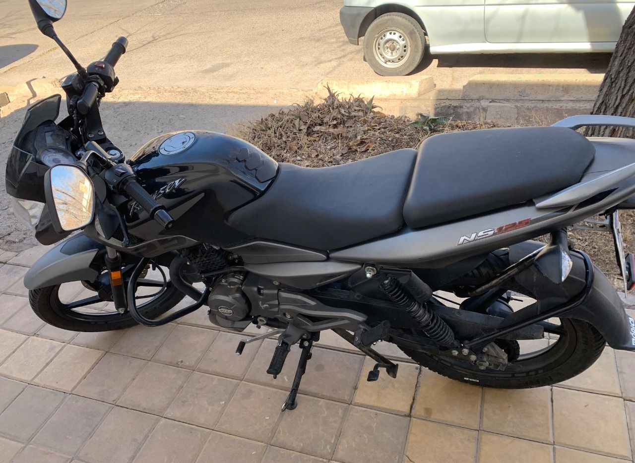 Bajaj Rouser Usada en Mendoza, deRuedas