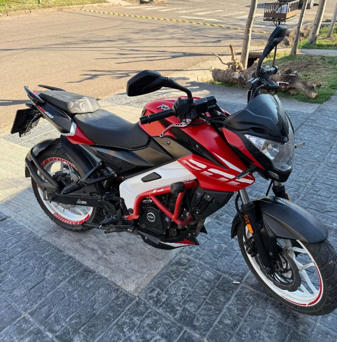 Bajaj Rouser Usada en Mendoza, deRuedas