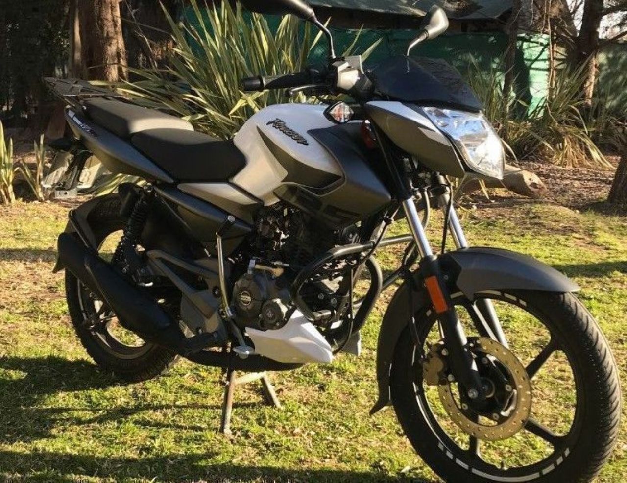 Bajaj Rouser Usada en Mendoza, deRuedas