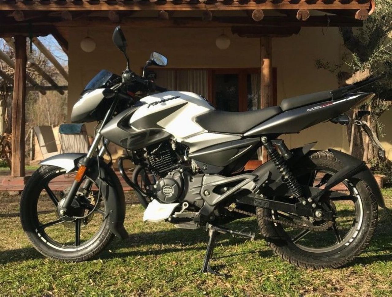 Bajaj Rouser Usada en Mendoza, deRuedas