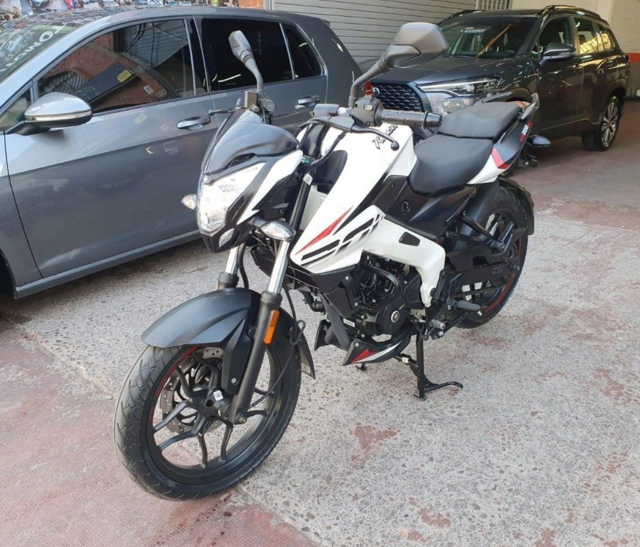 Bajaj Rouser Usada en Mendoza, deRuedas