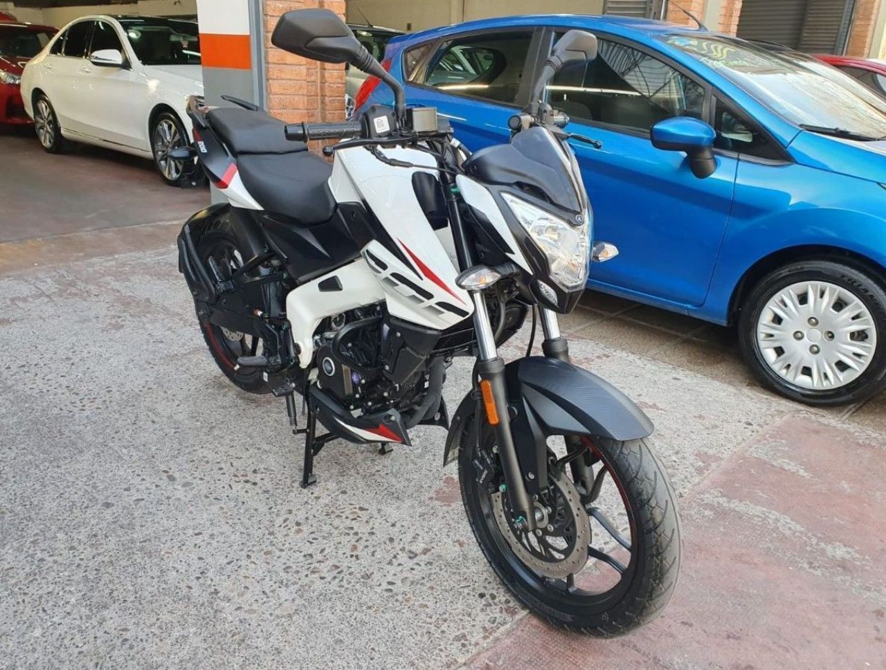 Bajaj Rouser Usada en Mendoza, deRuedas