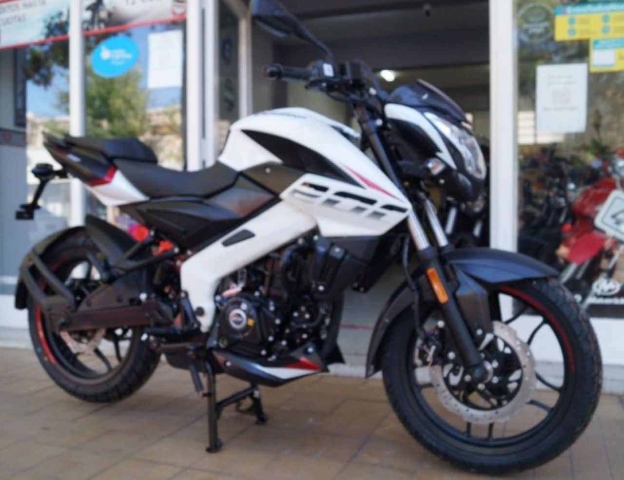 Bajaj Rouser Nueva en Mendoza, deRuedas