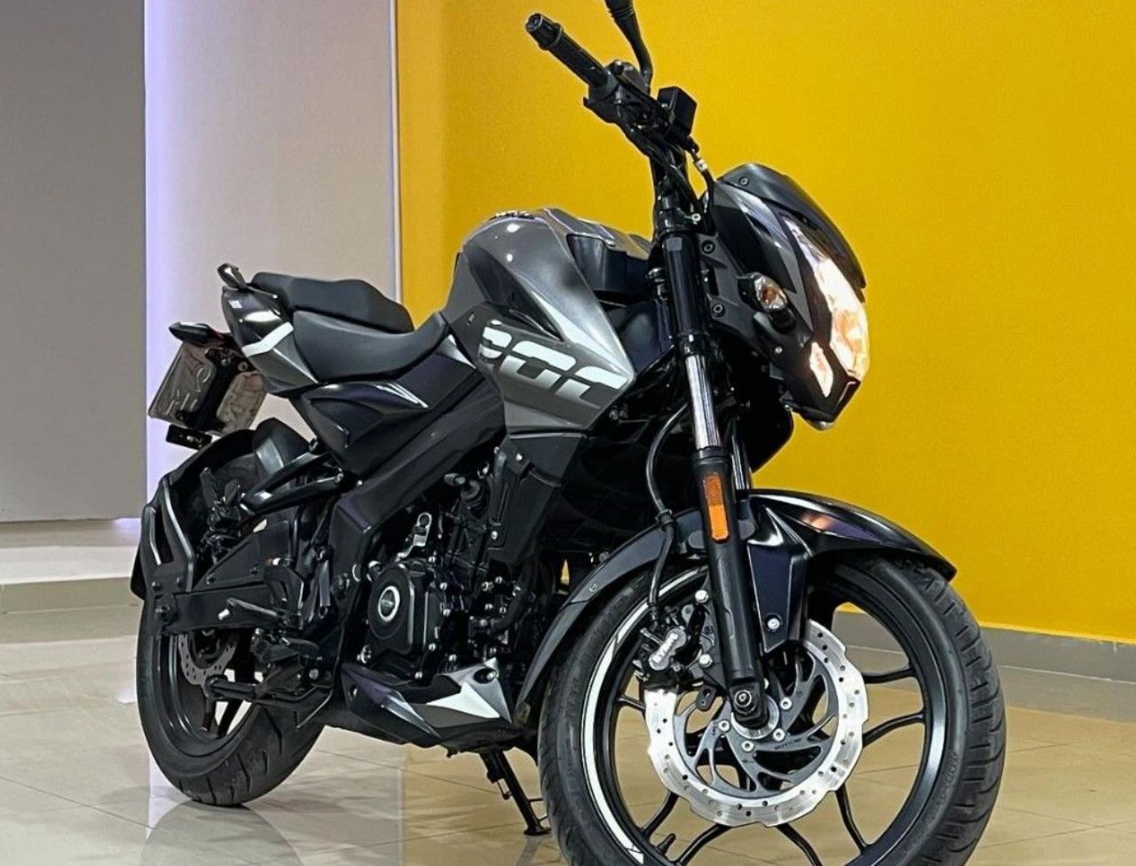 Bajaj Rouser Usada en San Juan, deRuedas