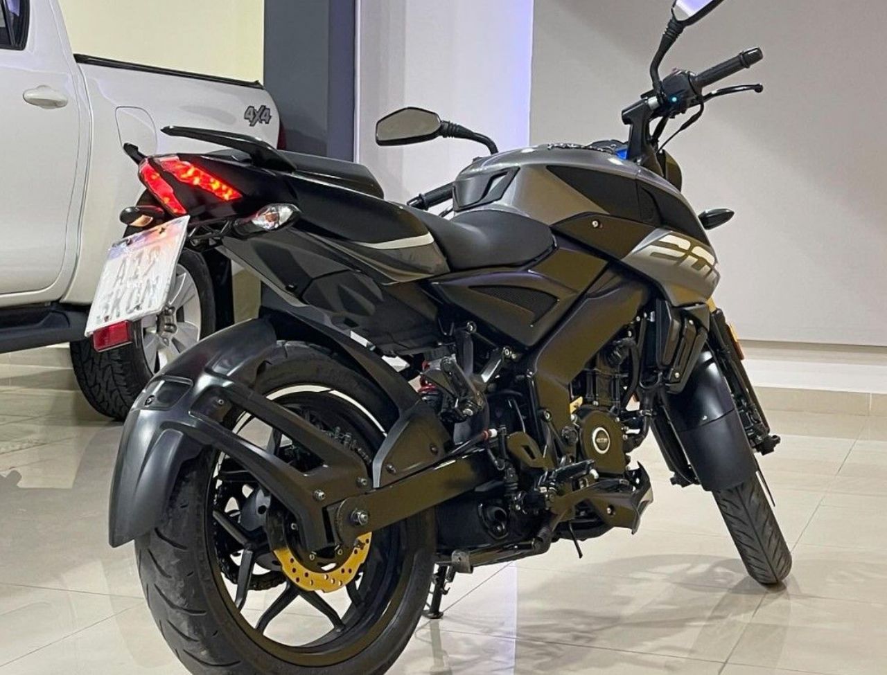 Bajaj Rouser Usada en San Juan, deRuedas