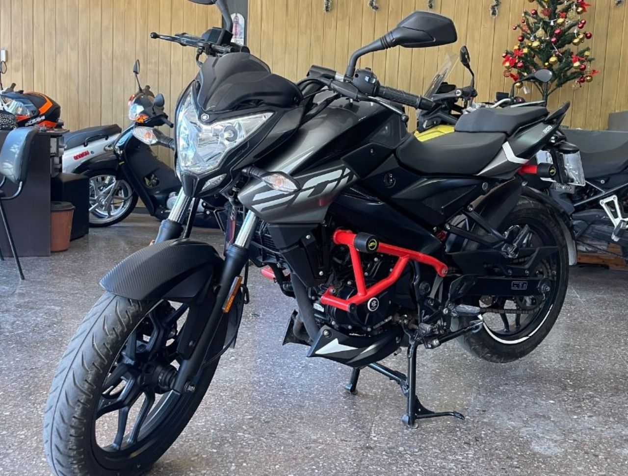 Bajaj Rouser Usada en Mendoza, deRuedas