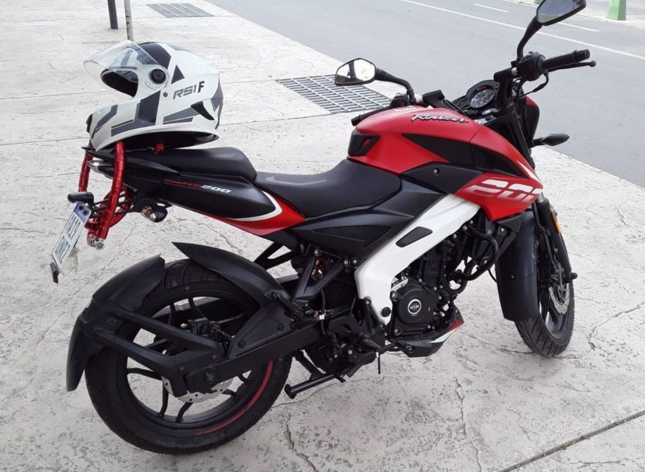 Bajaj Rouser Usada en Mendoza, deRuedas