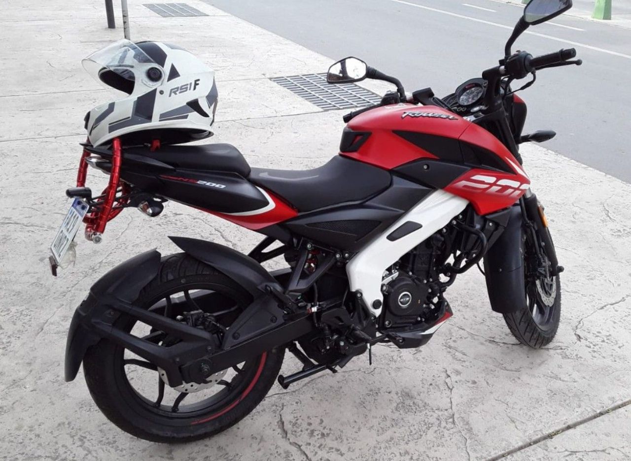 Bajaj Rouser Usada en Mendoza, deRuedas