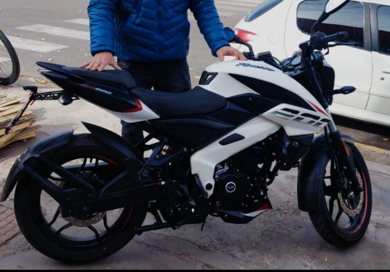 Bajaj Rouser Usada en Mendoza, deRuedas