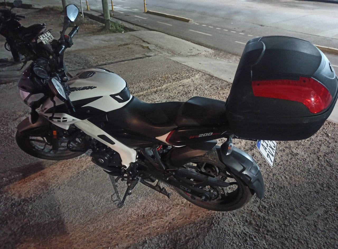 Bajaj Rouser Usada en Mendoza, deRuedas