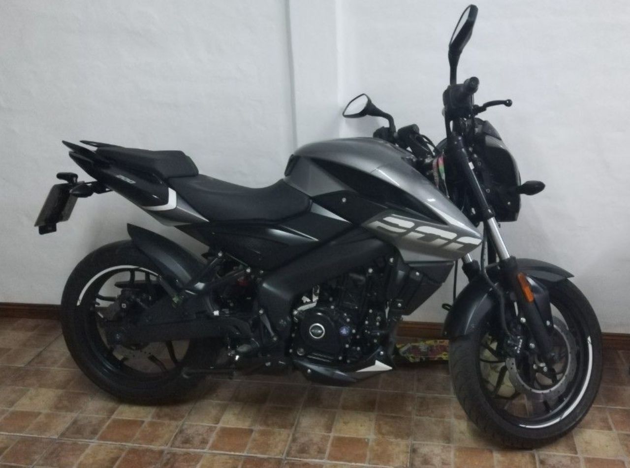 Bajaj Rouser Usada en Mendoza, deRuedas