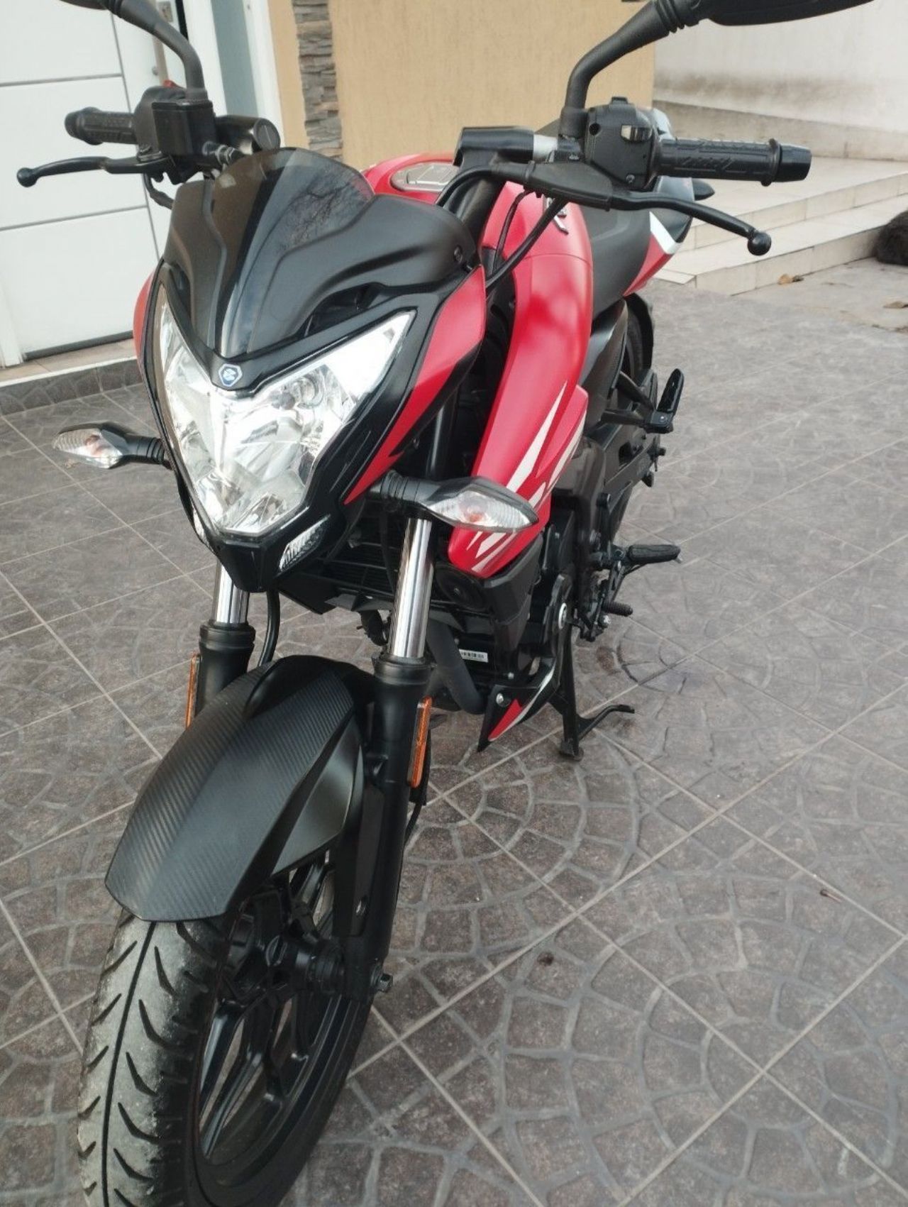Bajaj Rouser Usada en Mendoza, deRuedas