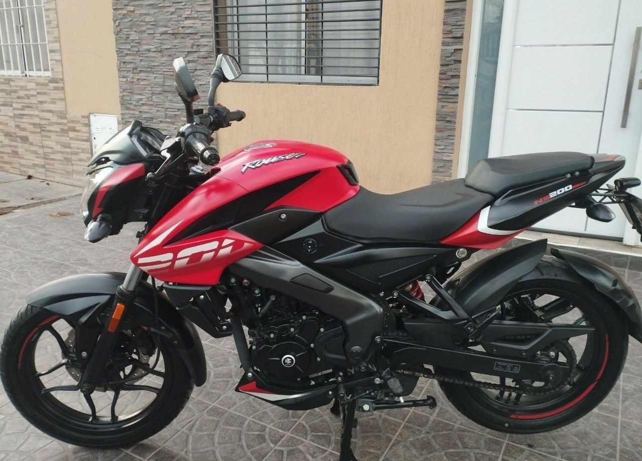 Bajaj Rouser Usada en Mendoza, deRuedas