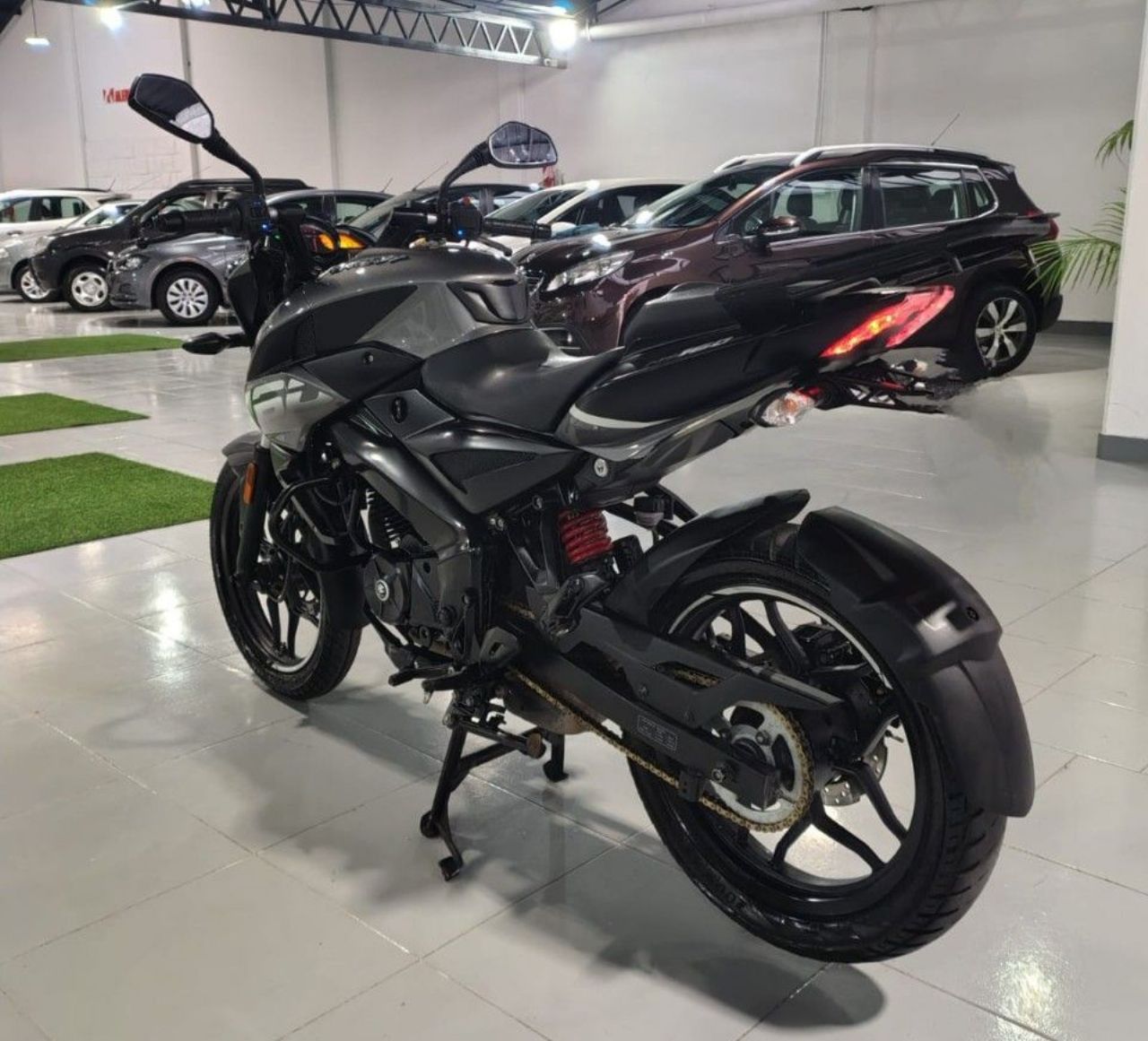 Bajaj Rouser Usada en Mendoza, deRuedas