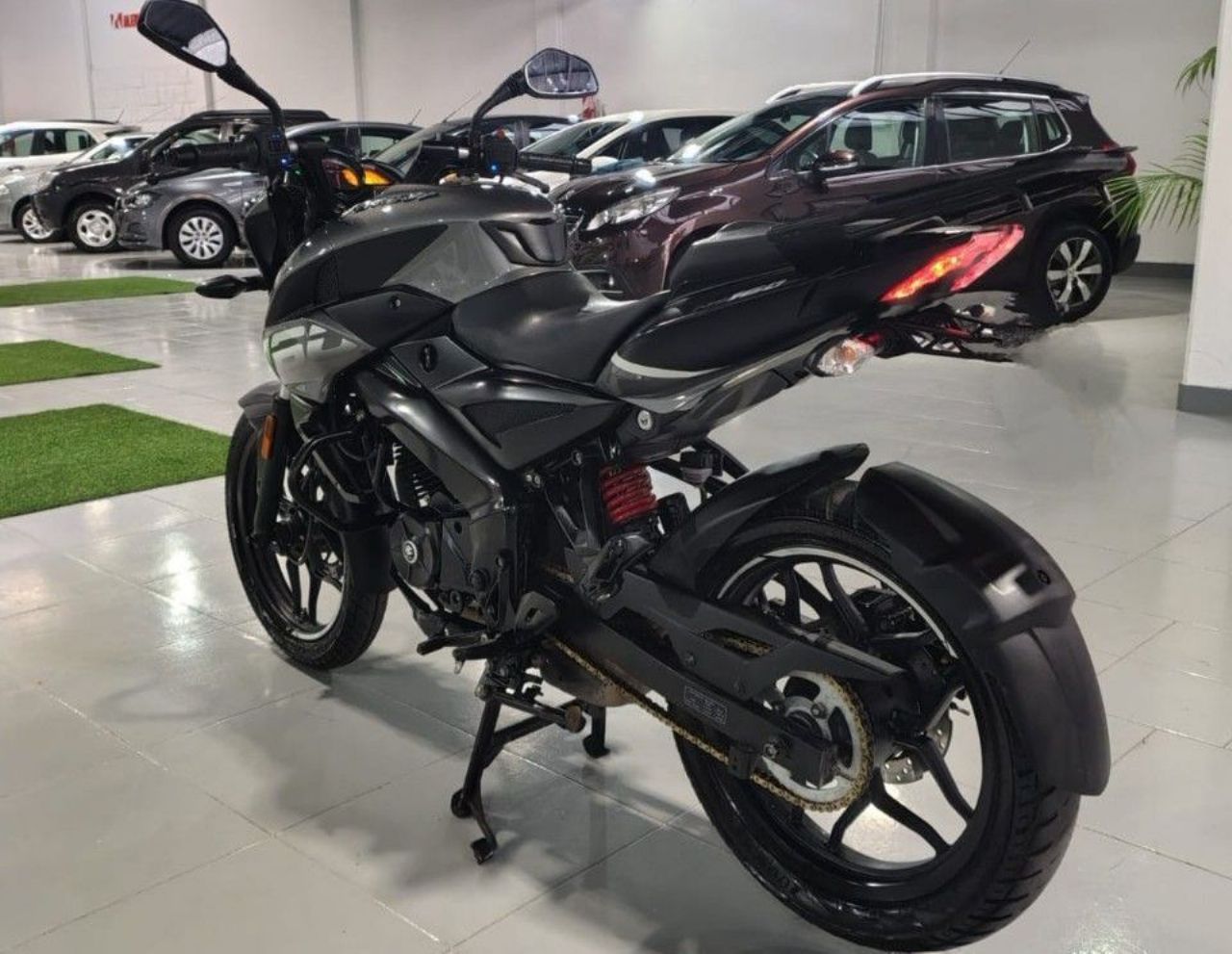 Bajaj Rouser Usada en Mendoza, deRuedas