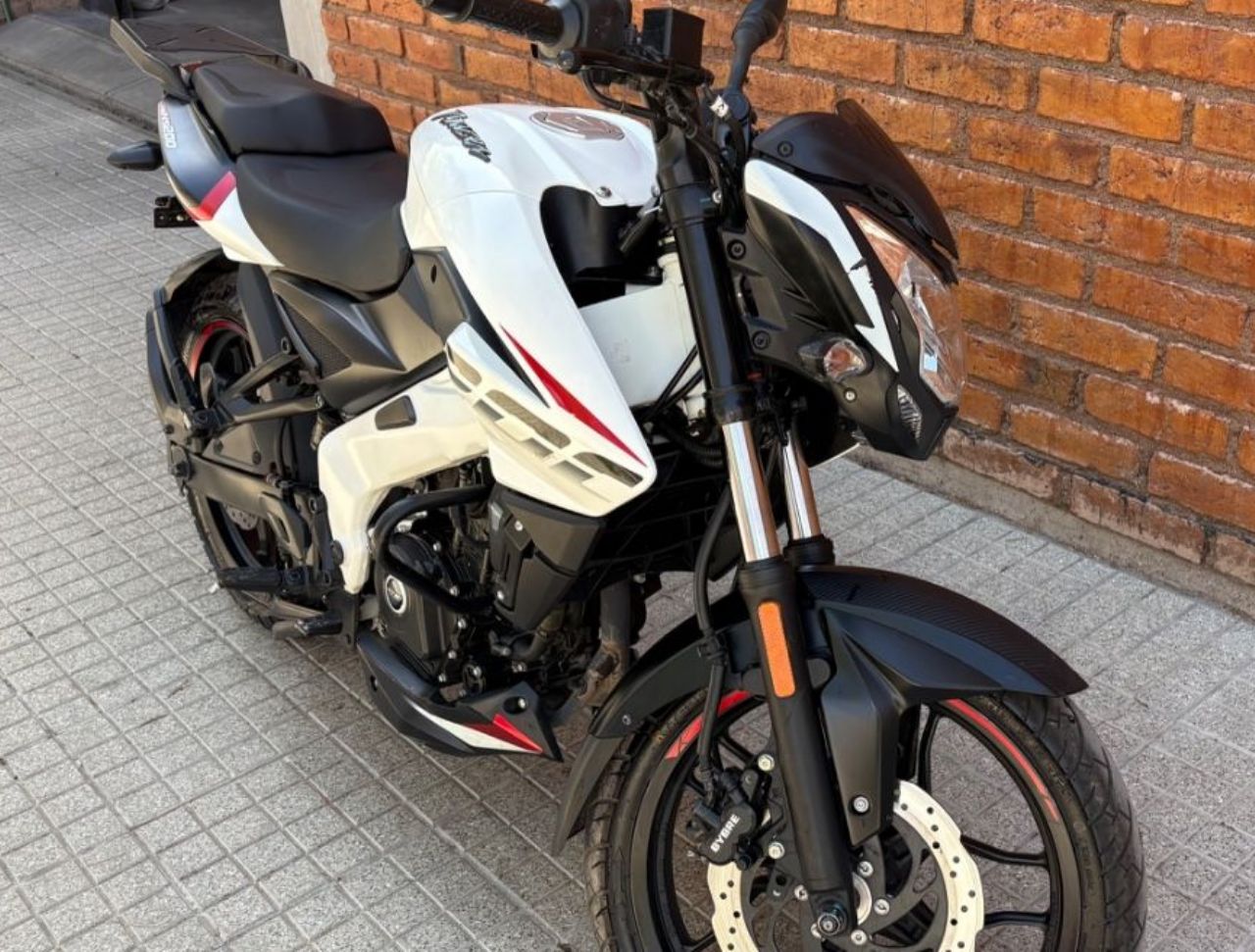 Bajaj Rouser Usada en Mendoza, deRuedas