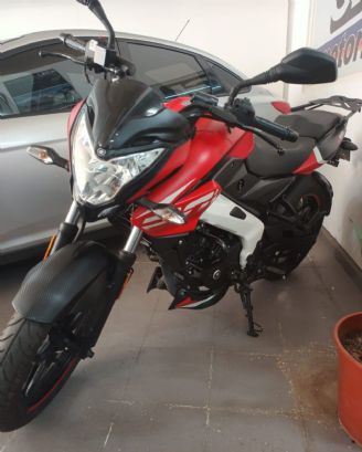 Bajaj Rouser Usada en Córdoba