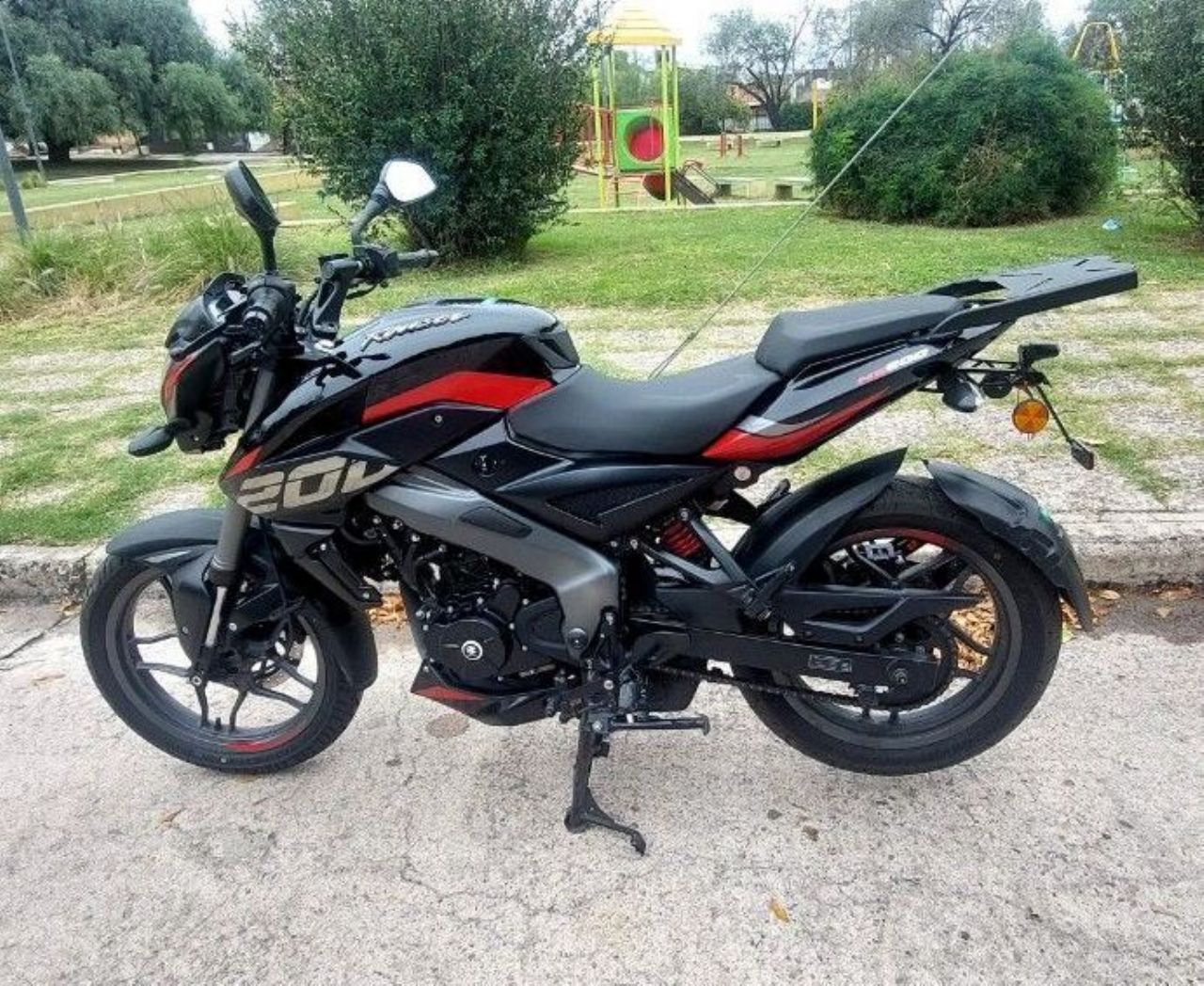 Bajaj Rouser Usada en Córdoba, deRuedas
