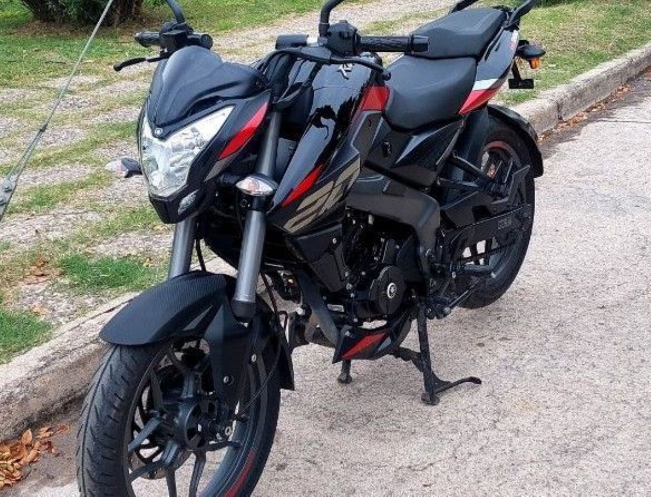 Bajaj Rouser Usada en Córdoba, deRuedas