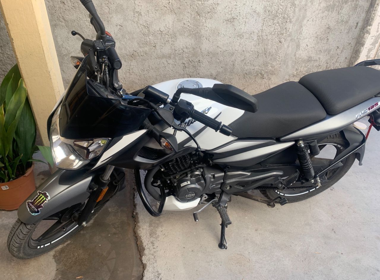 Bajaj Rouser Usada en Mendoza, deRuedas