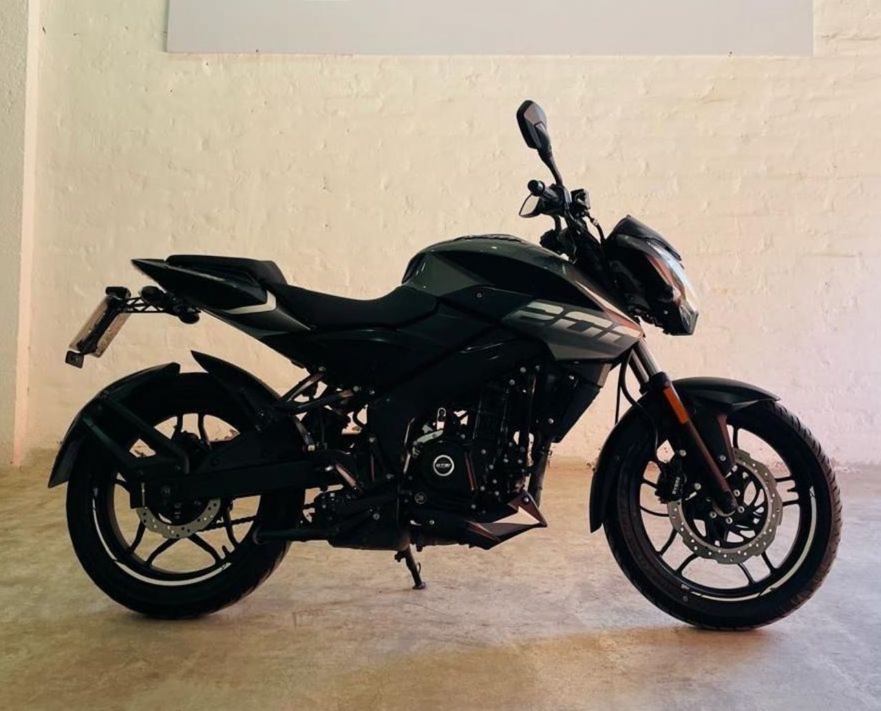 Bajaj Rouser Usada en Mendoza, deRuedas