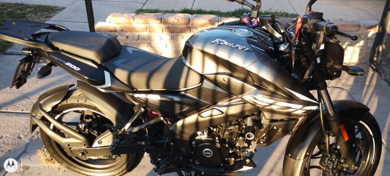 Bajaj Rouser Usada en Mendoza, deRuedas