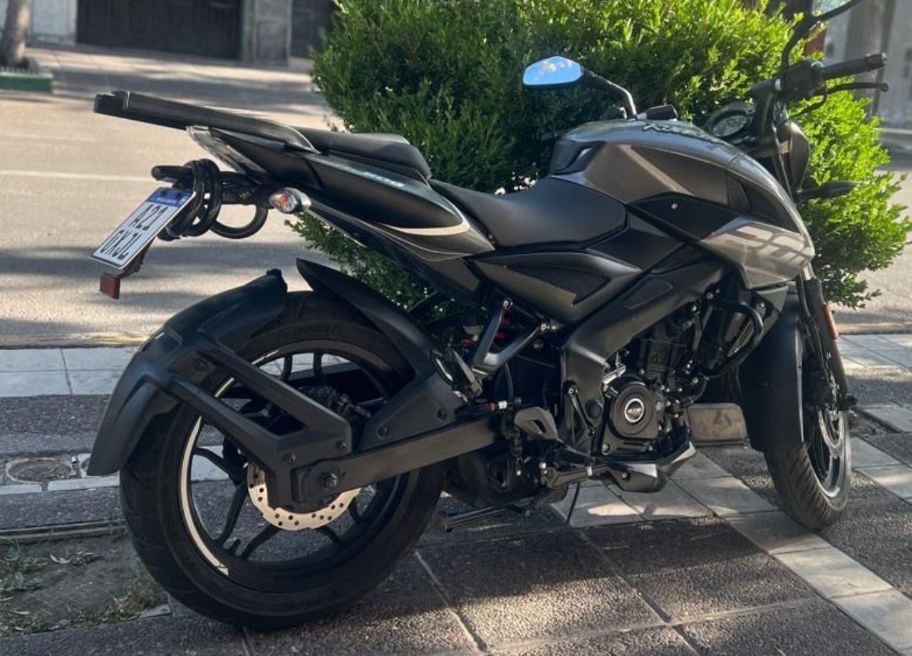 Bajaj Rouser Usada en Mendoza, deRuedas
