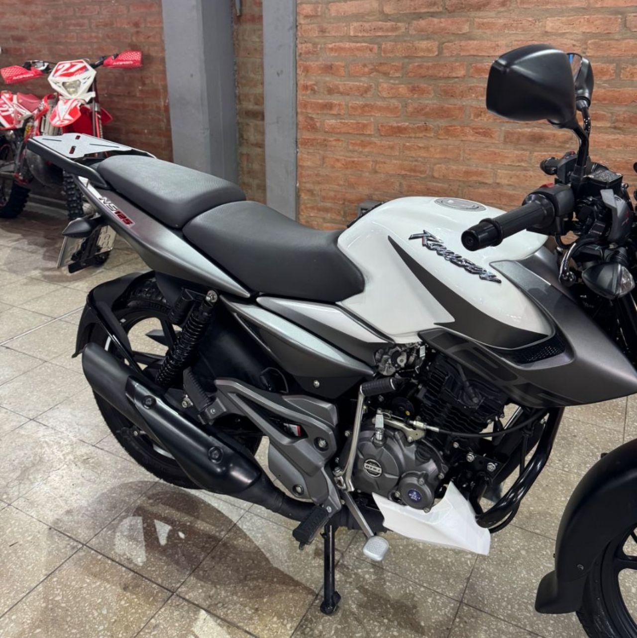 Bajaj Rouser Usada en San Juan, deRuedas